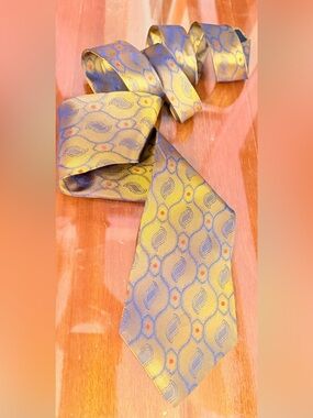 Saks Fifth Avenue Yellow and Navy Geometric Silk Tie